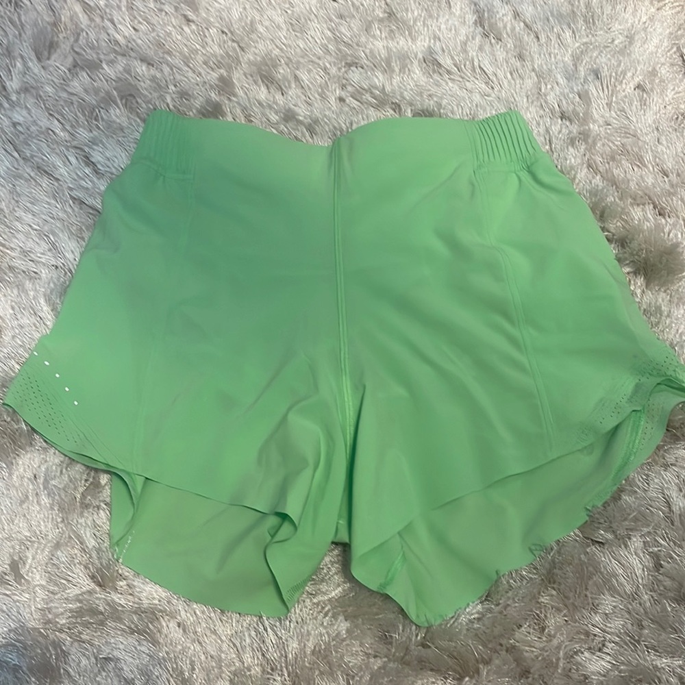 Lululemon limited edition gotta hot short 4”